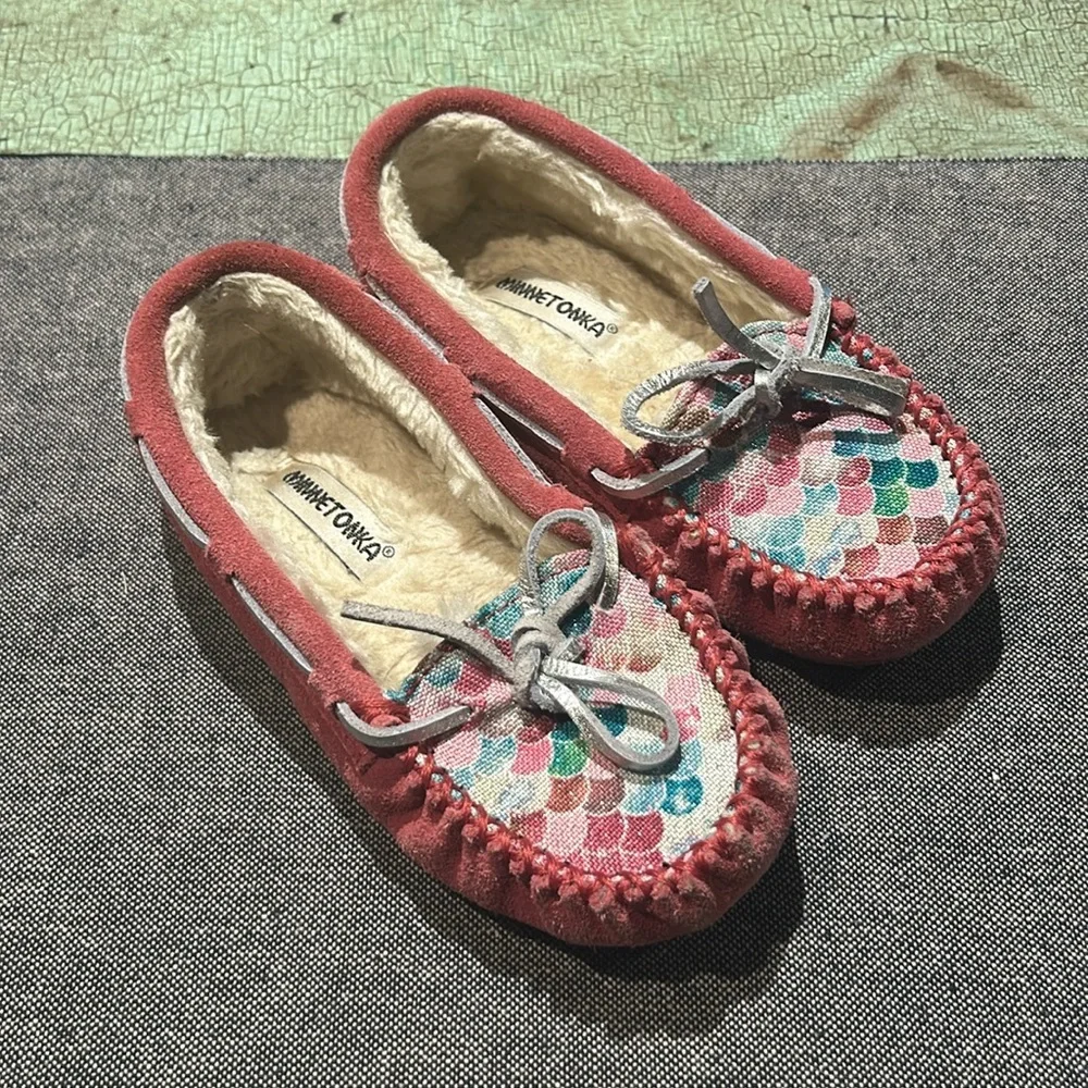 Minnetonka Cassie Moccasin - Little Kid Pink / Mermaid Size 12